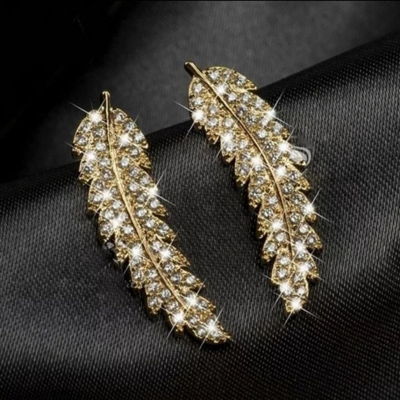 Jewelry - NEW Luxury 18k Gold Diamond Feather Earring
